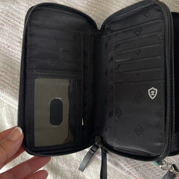 Vera Bradley wristlet - Picture 3 of 5